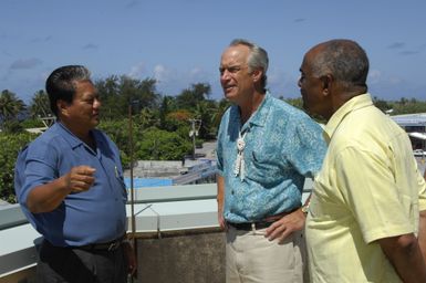 [Assignment: 48-DPA-SOI_K_Majuro_6-11-12-07] Pacific Islands Tour: Visit of Secretary Dirk Kempthorne [and aides] to Majuro Atoll, of the Republic of Marshall Islands [48-DPA-SOI_K_Majuro_6-11-12-07__DI14711.JPG]