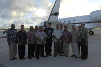 [Assignment: 48-DPA-SOI_K_Guam_6-6-7-07] Pacific Islands Tour: Visit of Secretary Dirk Kempthorne [and aides] to Guam, U.S. Territory [48-DPA-SOI_K_Guam_6-6-7-07__DI12427.JPG]