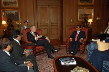 [Assignment: 48-DPA-02-25-08_SOI_K_Pres_Palau] Secretary Dirk Kempthorne [meeting at Main Interior] with government delegation from the Republic of Palau, [led by Palau President Tommy Remengesau. Secretary Kempthorne and President Remengesau discussed, among other subjects, the possibility of creating a National Heritage Area on the Palau island of Peleliu, along with the upcoming Review of the Palau-U.S. Compact of Free Association.] [48-DPA-02-25-08_SOI_K_Pres_Palau_IOD_1101.JPG]