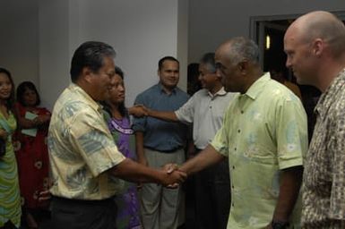 [Assignment: 48-DPA-SOI_K_Majuro_6-11-12-07] Pacific Islands Tour: Visit of Secretary Dirk Kempthorne [and aides] to Majuro Atoll, of the Republic of Marshall Islands [48-DPA-SOI_K_Majuro_6-11-12-07__DI14449.JPG]