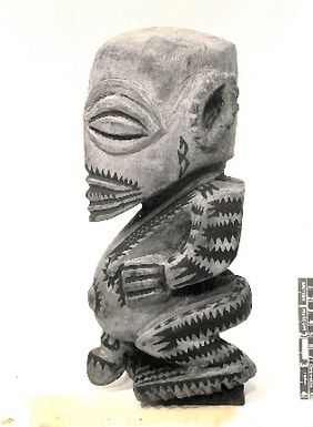 Photo of a wooden Tangaroa (104 10)