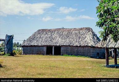 New Caledonia - Ouvéa - traditional thatched building - Chieftain