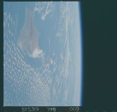 STS099-748-009 - STS-099 - Earth observation views of Hawaii taken from OV-105 during STS-99
