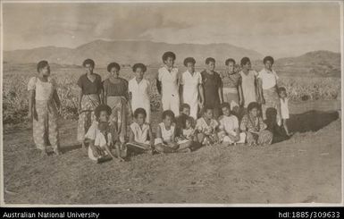 Fijian labour women, Lega Lega