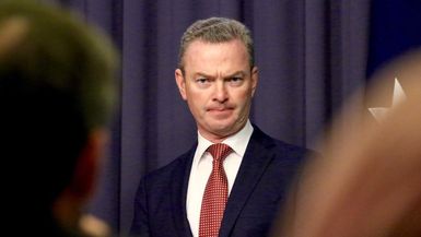 Manus Island detainees remaining in closed centre are "squatters": Christopher Pyne