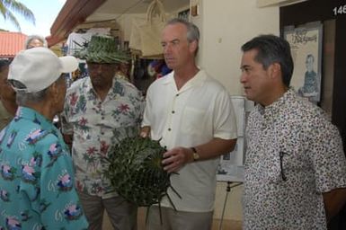 [Assignment: 48-DPA-SOI_K_Guam_6-6-7-07] Pacific Islands Tour: Visit of Secretary Dirk Kempthorne [and aides] to Guam, U.S. Territory [48-DPA-SOI_K_Guam_6-6-7-07__DI11241.JPG]