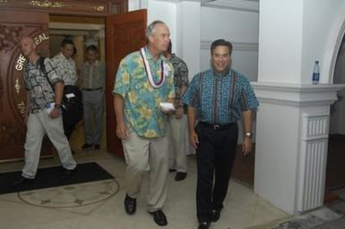 [Assignment: 48-DPA-SOI_K_Guam_6-6-7-07] Pacific Islands Tour: Visit of Secretary Dirk Kempthorne [and aides] to Guam, U.S. Territory [48-DPA-SOI_K_Guam_6-6-7-07__DI11975.JPG]