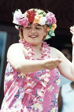 Ōrongomai Marae 2001; Waitangi open day; Shonetelle Sole from Napier Māori-Hawaiian group.