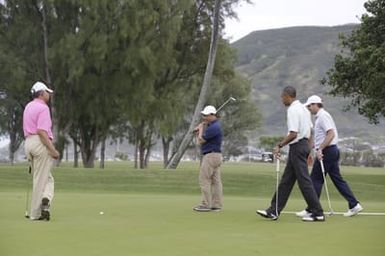 Barack Obama plays golf with Prime Minister Najib Razak, Joe Paulsen, and Mike Brush in Kaneohe Bay, Hawaii, December 24, 2014
