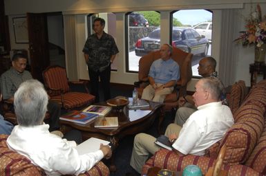 [Assignment: 48-DPA-SOI_K_Guam_6-6-7-07] Pacific Islands Tour: Visit of Secretary Dirk Kempthorne [and aides] to Guam, U.S. Territory [48-DPA-SOI_K_Guam_6-6-7-07__DI12267.JPG]