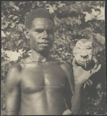 Man holding a decorated head made from pith, Sepik River [?], New Guinea, 1935 / Sarah Chinnery