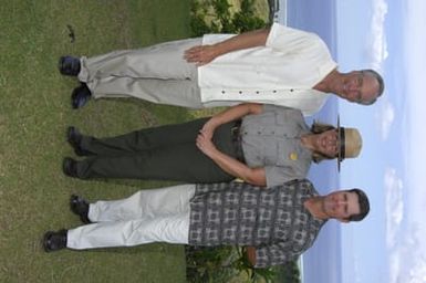 [Assignment: 48-DPA-SOI_K_Guam_6-6-7-07] Pacific Islands Tour: Visit of Secretary Dirk Kempthorne [and aides] to Guam, U.S. Territory [48-DPA-SOI_K_Guam_6-6-7-07__DI11491.JPG]