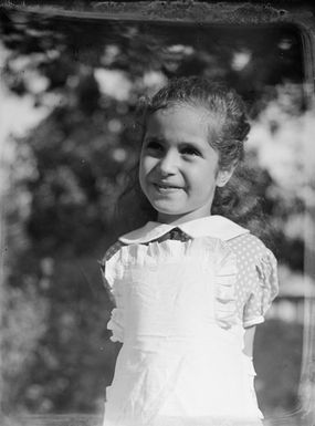 [Portrait of a Polynesian girl in polka dot dress]