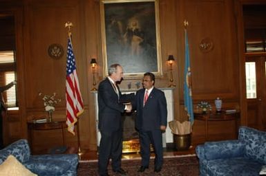 [Assignment: 48-DPA-02-25-08_SOI_K_Pres_Palau] Secretary Dirk Kempthorne [meeting at Main Interior] with government delegation from the Republic of Palau, [led by Palau President Tommy Remengesau. Secretary Kempthorne and President Remengesau discussed, among other subjects, the possibility of creating a National Heritage Area on the Palau island of Peleliu, along with the upcoming Review of the Palau-U.S. Compact of Free Association.] [48-DPA-02-25-08_SOI_K_Pres_Palau_IOD_1138.JPG]