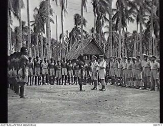 LUNGA, GUADALCANAL, BRITISH SOLOMON ISLANDS PROTECTORATE. 1943-10-13. THE DEPUTY SUPERVISING INTELLIGENCE OFFICER, SOLOMON ISLANDS, PRESENTING THE NEW GUINEA POLICE FORCE MEDAL FOR LOYALTY TO ..