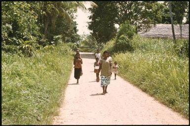 Pedestrians on the road to Yagaum (2) : Madang, Papua New Guinea, 1974 / Terence and Margaret Spencer