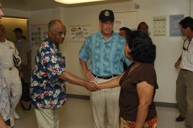 [Assignment: 48-DPA-SOI_K_Kwajalein_6-11-07] Pacific Islands Tour: Visit of Secretary Dirk Kempthorne [and aides] to Kwajalein Atoll, of the Republic of Marshall Islands [48-DPA-SOI_K_Kwajalein_6-11-07__DI14317.JPG]