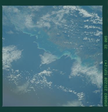 51F-35-005 - STS-51F - 51F earth observations