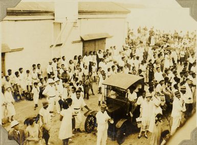 Crowds on the wharf at Nuku'alofa, 1928