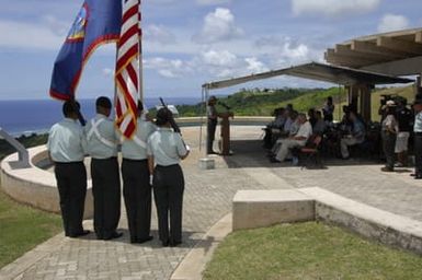 [Assignment: 48-DPA-SOI_K_Guam_6-6-7-07] Pacific Islands Tour: Visit of Secretary Dirk Kempthorne [and aides] to Guam, U.S. Territory [48-DPA-SOI_K_Guam_6-6-7-07__DI11405.JPG]