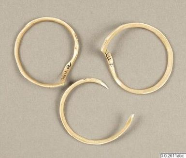 ["armring, bracelet"]