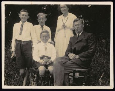 Saunderson Cooper family at Ocean Bay