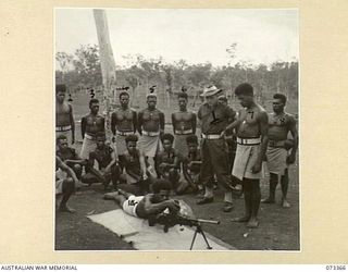 BISIATABU, NEW GUINEA. 1944-05-23. SX26094 SERGEANT J. LAMBERTON, PAPUAN INFANTRY BATTALION (1), INSTRUCTING NATIVE TROOPS IN THE USE AND MAINTENANCE OF THE BREN GUN. IDENTIFIED PERSONNEL ARE:- 543 ..