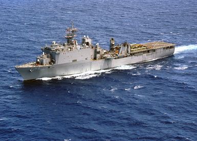 The US Navy (USN) Harpers Ferry Class Dock Landing Ship USS PEARL HARBOR (LSD-52) transits the Pacific Ocean off the shores of Oahu, Hawaii (HI) as she prepares to enter Pearl Harbor, HI, for a brief port visit. The PEARL HARBOR is currently on deployment as part of Expeditionary Strike Group 1 (ESG-1) in support of the Global War on Terrorism (GWOT)