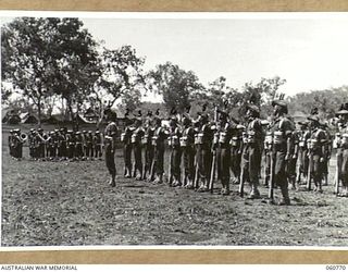 POM POM VALLEY, NEW GUINEA. 1943-11-27. GUARD OF THE 2/10. AUSTRALIAN INFANTRY BATTALION, CHAMPIONS OF THE 18TH AUSTRALIAN INFANTRY BRIGADE DRESSING BY THE RIGHT DURING THE TAKING OF A TRAINING ..