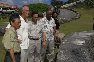 [Assignment: 48-DPA-SOI_K_Guam_6-6-7-07] Pacific Islands Tour: Visit of Secretary Dirk Kempthorne [and aides] to Guam, U.S. Territory [48-DPA-SOI_K_Guam_6-6-7-07__DI11082.JPG]