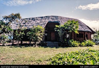 Fiji - thatched-roof building, bure