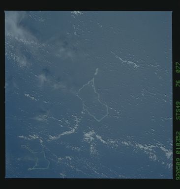 S49-76-077 - STS-049 - Earth observations taken during the STS-49 mission