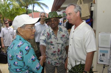 [Assignment: 48-DPA-SOI_K_Guam_6-6-7-07] Pacific Islands Tour: Visit of Secretary Dirk Kempthorne [and aides] to Guam, U.S. Territory [48-DPA-SOI_K_Guam_6-6-7-07__DI11238.JPG]