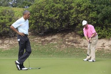 Barack Obama plays golf with Prime Minister Najib Razak, Joe Paulsen, and Mike Brush in Kaneohe Bay, Hawaii, December 24, 2014