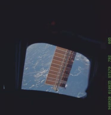 STS079-792-005 - STS-079 - Survey views of the Mir space station