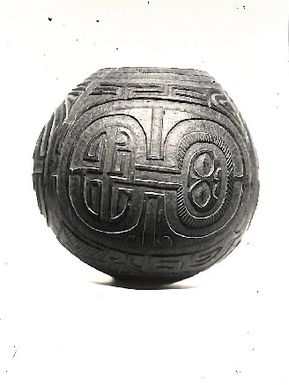 Photo of a round wooden carving (XX/44)
