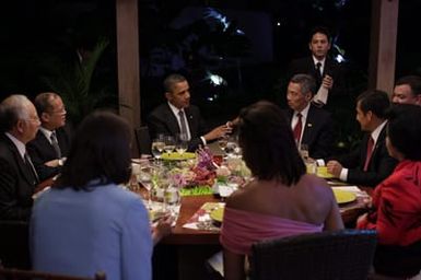 Barack Obama and Michelle Obama attend the Leaders Dinner at the APEC summit in Honolulu, Hawaii, November 12, 2011