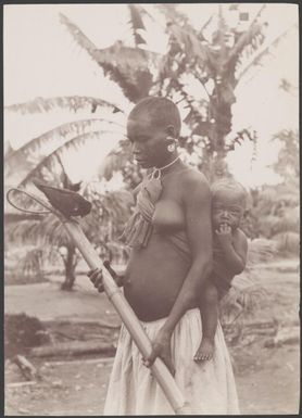 Mother with baby at Buala, Solomon Islands, 1906, 1 / J.W. Beattie