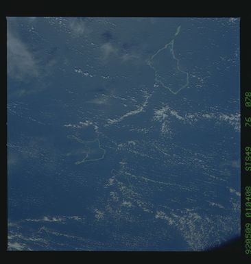 S49-76-078 - STS-049 - Earth observations taken during the STS-49 mission