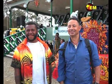 TOURISTS IMPRESSED WITH HAGEN SHOW