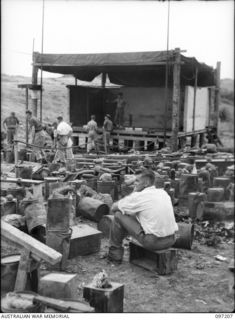 WEWAK POINT, NEW GUINEA. 1945-09-28. PRIVATE W. HOLZHAUSER, 2/5 INFANTRY BATTALION AND A PATIENT AT 104 CASUALTY CLEARING STATION, ARRIVING EARLY TO MAKE SURE OF SECURING A GOOD POSITION FOR ..