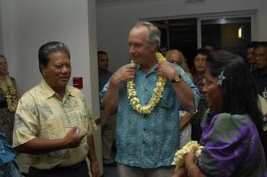 [Assignment: 48-DPA-SOI_K_Majuro_6-11-12-07] Pacific Islands Tour: Visit of Secretary Dirk Kempthorne [and aides] to Majuro Atoll, of the Republic of Marshall Islands [48-DPA-SOI_K_Majuro_6-11-12-07__DI14458.JPG]