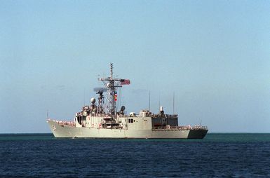 The guided missile frigate USS FORD (FFG-54) heads for the open ocean after a visit to Naval Station, Pearl Harbor, Hawaii.