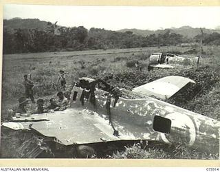 DAGUA, NEW GUINEA. 1945-03-25. TROOPS OF B COMPANY, 2/2ND INFANTRY BATTALION PREPARING TO MOVE OFF TO RELIEVE A COMPANY FOR OPERATIONS IN THE TORRICELLI RANGES