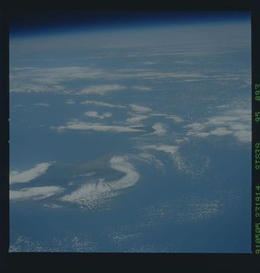 S39-95-093 - STS-039 - STS-39 earth observations