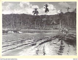 SIMPSON HARBOUR, RABAUL, NEW BRITAIN. 1945-09-10. TROOPS OF 29/46 INFANTRY BATTALION, 4 INFANTRY BRIGADE, PART OF THE RABAUL OCCUPATIONAL FORCE, MOVING TOWARDS THE SHORE AT MALAGUNA, ABOUT THREE ..