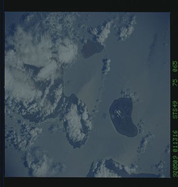 S49-75-065 - STS-049 - Earth observations taken during the STS-49 mission