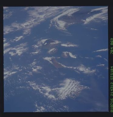 STS104-704-069 - STS-104 - Hawaiian Islands panoramic taken by the STS-104 crew