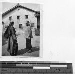 Maryknoll Sister speaking with a Chinese woman at Chuilung, China, 1949