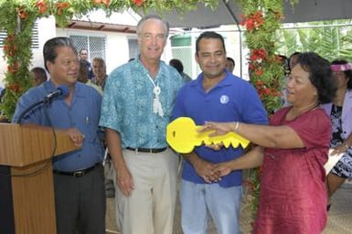 [Assignment: 48-DPA-SOI_K_Majuro_6-11-12-07] Pacific Islands Tour: Visit of Secretary Dirk Kempthorne [and aides] to Majuro Atoll, of the Republic of Marshall Islands [48-DPA-SOI_K_Majuro_6-11-12-07__DI14613.JPG]